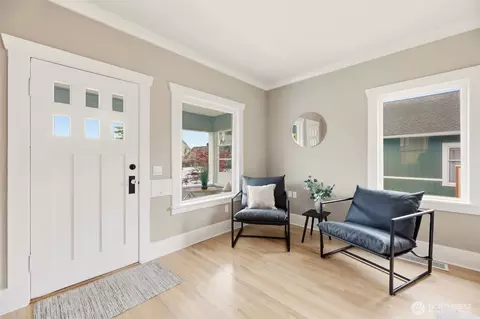 Entry Way - 2018 Oakes Ave, Everett, WA 98201 photo 3 of 3
