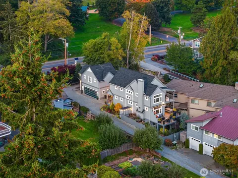 10707 NE West Kingston Rd, Kingston, WA 98346