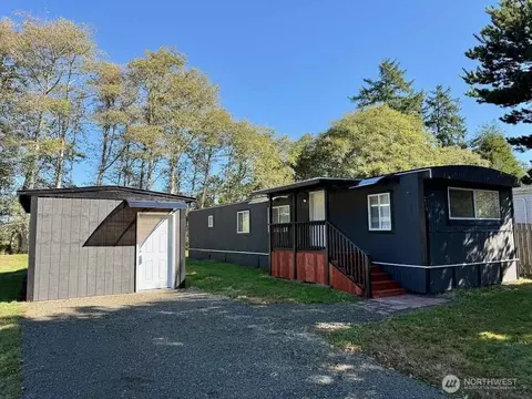 210 E Rain St, Ocean Shores, WA 98569