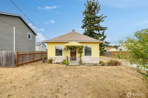 1442 E Whidbey Ave, Oak Harbor, WA 98277