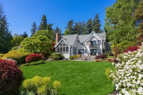 10017 Edgecombe Pl NE, Bainbridge Island, WA 98110