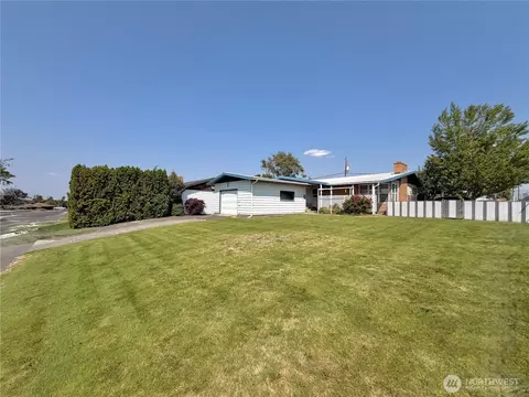 1241 S Skyline Dr, Moses Lake, WA 98837