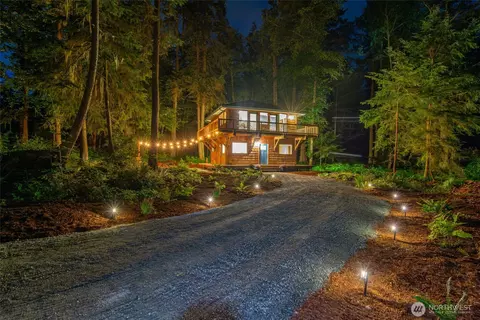 1580 W Beach Rd, Oak Harbor, WA 98277