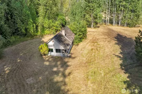 8707 Robe Menzel Rd, Granite Falls, WA 98252