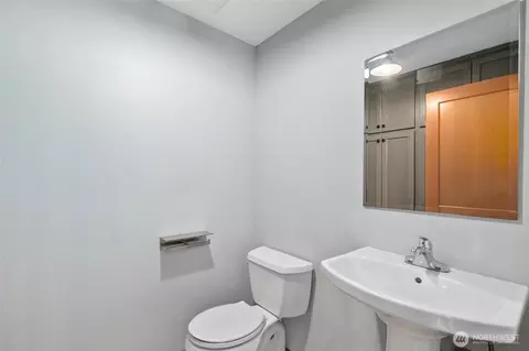 Bath - 28620 SE 464th Ct, Enumclaw, WA 98022 photo 1 of 3