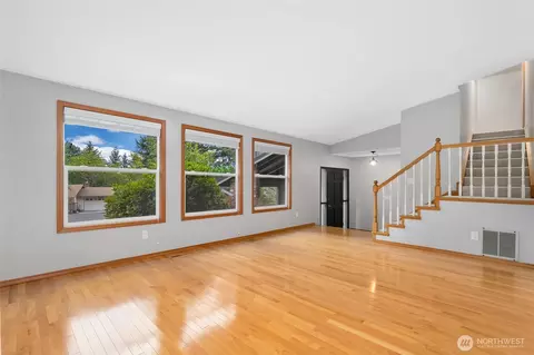 Living - 28620 SE 464th Ct, Enumclaw, WA 98022 photo 3 of 8