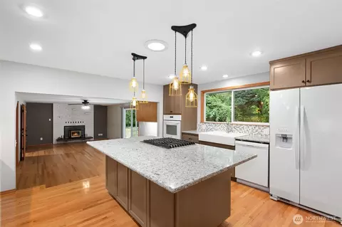 Kitchen - 28620 SE 464th Ct, Enumclaw, WA 98022 photo 5 of 7