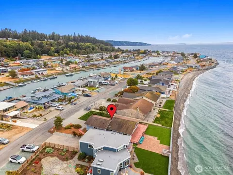 3672 Oceanside Dr, Greenbank, WA 98253