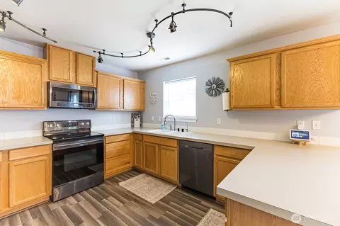 Kitchen - 114 Lane Blvd NE, Orting, WA 98360 photo 3 of 4