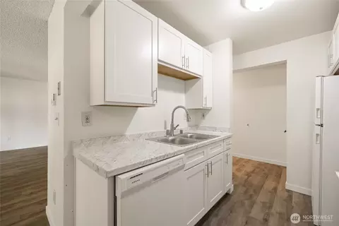 Kitchen - 3909 Mason Loop Rd, Tacoma, WA 98409 photo 3 of 4