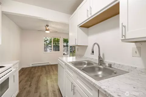 Kitchen - 3909 Mason Loop Rd, Tacoma, WA 98409 photo 2 of 4