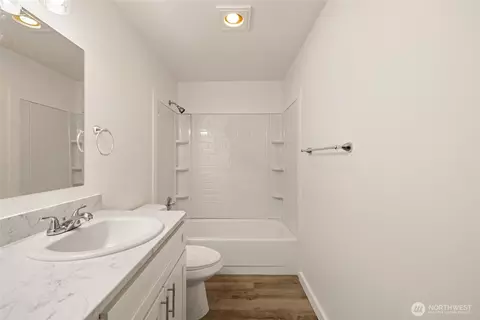 Bath - 3909 Mason Loop Rd, Tacoma, WA 98409 photo 2 of 3