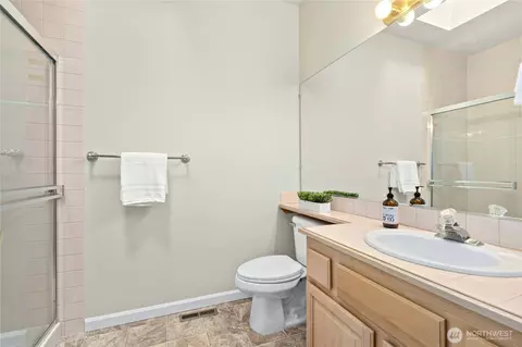 Bath - 9821 NE Riverbend Dr #C 102, Bothell, WA 98011 photo 4 of 6