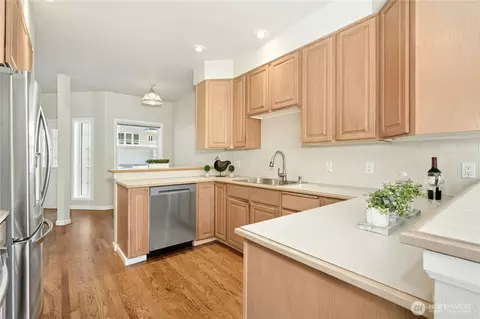 Kitchen - 9821 NE Riverbend Dr #C 102, Bothell, WA 98011 photo 3 of 5