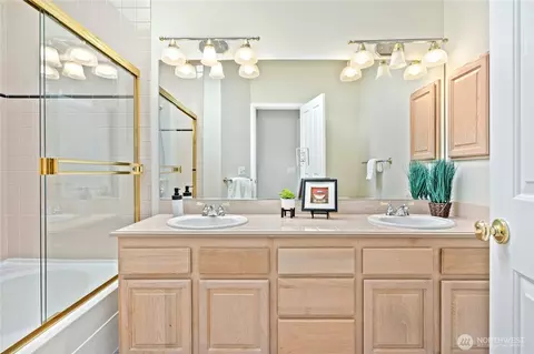 Bath - 9821 NE Riverbend Dr #C 102, Bothell, WA 98011 photo 2 of 6