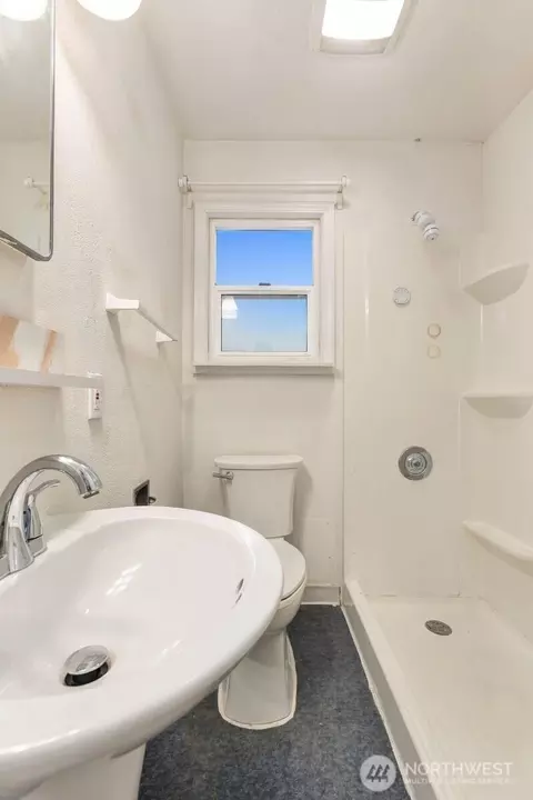 Bath - 5816 Fleming St, Everett, WA 98203 photo 1 of 3