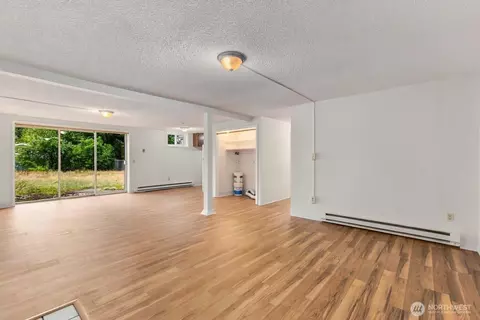 Living - 5816 Fleming St, Everett, WA 98203 photo 9 of 9