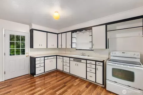 Kitchen - 5816 Fleming St, Everett, WA 98203 photo 1 of 4