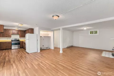 Living - 5816 Fleming St, Everett, WA 98203 photo 5 of 9