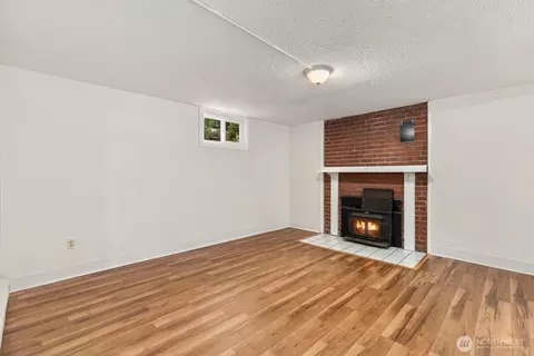 Living - 5816 Fleming St, Everett, WA 98203 photo 7 of 9