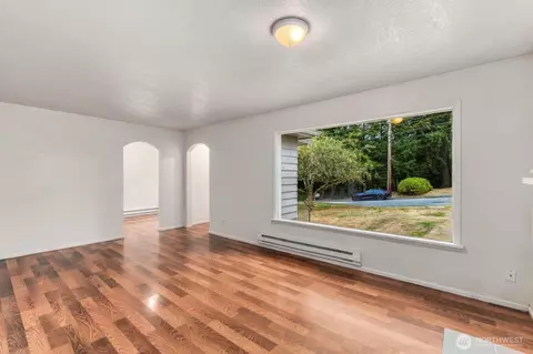 Living - 5816 Fleming St, Everett, WA 98203 photo 2 of 9