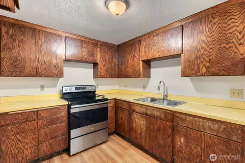 Kitchen - 5816 Fleming St, Everett, WA 98203 photo 3 of 4