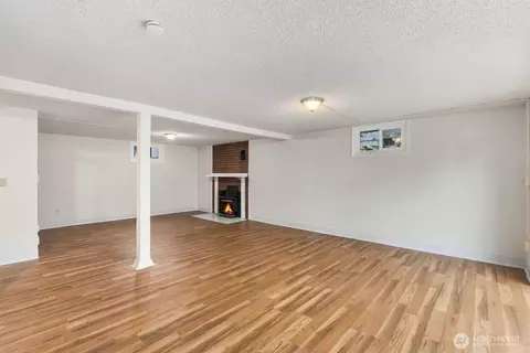 Living - 5816 Fleming St, Everett, WA 98203 photo 6 of 9