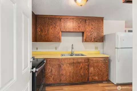 Kitchen - 5816 Fleming St, Everett, WA 98203 photo 4 of 4