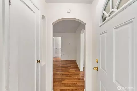 Entry Way - 5816 Fleming St, Everett, WA 98203 photo 1 of 1