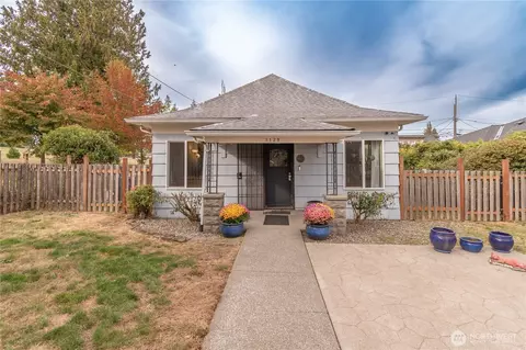 1129 S 61st St, Tacoma, WA 98408