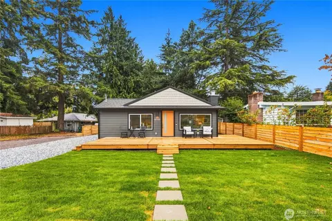 3701 SW 105th St, Seattle, WA 98146