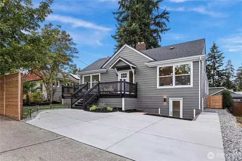 618 N 125th St, Seattle, WA 98133