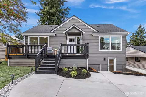618 N 125th St, Seattle, WA 98133