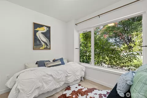 Bedroom - 716 11th Ave E #A, Seattle, WA 98102 photo 4 of 5