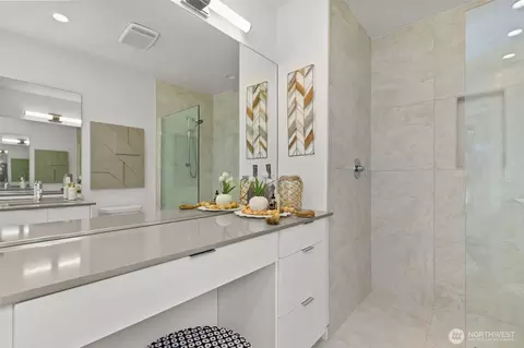 Bath - 716 11th Ave E #A, Seattle, WA 98102 photo 2 of 3