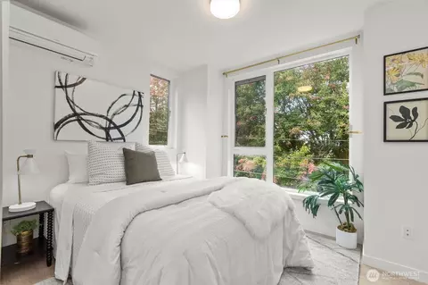 Bedroom - 716 11th Ave E #A, Seattle, WA 98102 photo 1 of 5