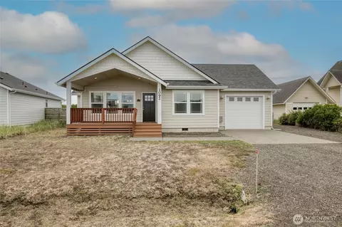 1092 Crestshire Loop SW, Ocean Shores, WA 98569