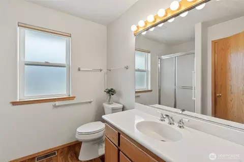 Bath - 220 Moonlight Dr, Sequim, WA 98382 photo 3 of 3