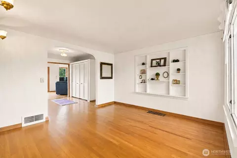 Living - 202 Alverson Blvd, Everett, WA 98201 photo 1 of 3