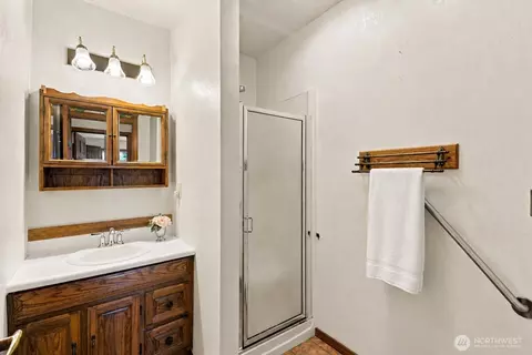 Bath - 202 Alverson Blvd, Everett, WA 98201 photo 1 of 2