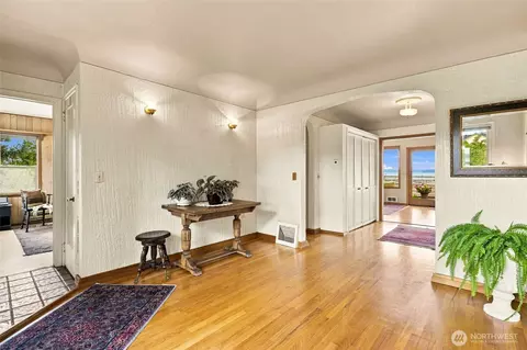 Entry Way - 202 Alverson Blvd, Everett, WA 98201 photo 1 of 1