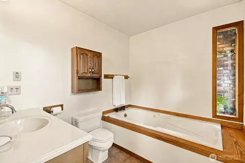 Bath - 202 Alverson Blvd, Everett, WA 98201 photo 2 of 2