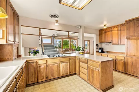Kitchen - 202 Alverson Blvd, Everett, WA 98201 photo 3 of 4