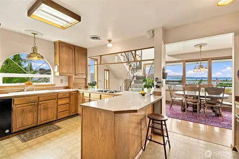 Kitchen - 202 Alverson Blvd, Everett, WA 98201 photo 4 of 4