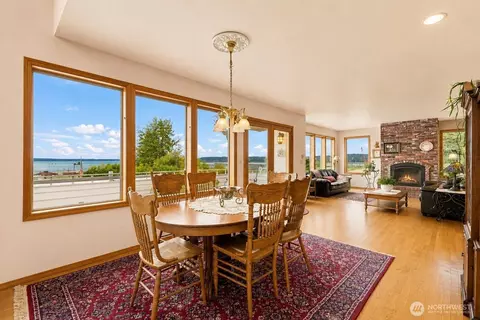 Dining - 202 Alverson Blvd, Everett, WA 98201 photo 2 of 3
