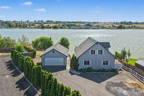 1317 W Lakeside Dr, Moses Lake, WA 98837