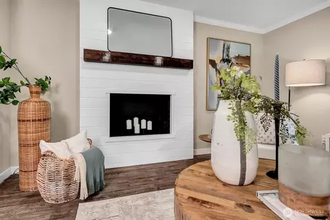 Living - 17323 26th Ave SE, Bothell, WA 98012 photo 3 of 4