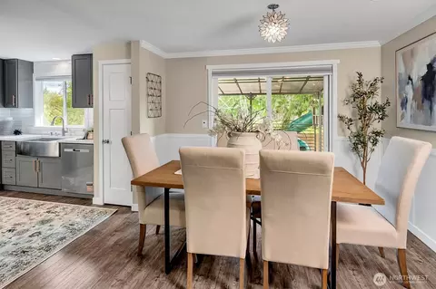 Dining - 17323 26th Ave SE, Bothell, WA 98012 photo 1 of 3