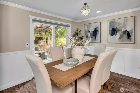 Dining - 17323 26th Ave SE, Bothell, WA 98012 photo 2 of 3