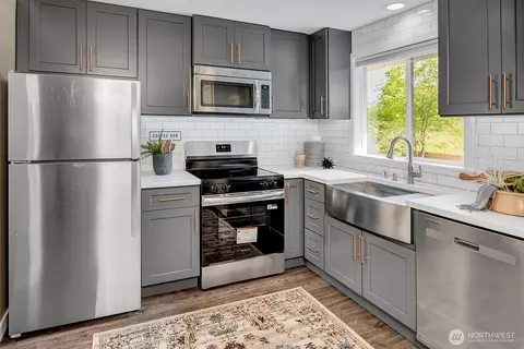 Kitchen - 17323 26th Ave SE, Bothell, WA 98012 photo 1 of 2
